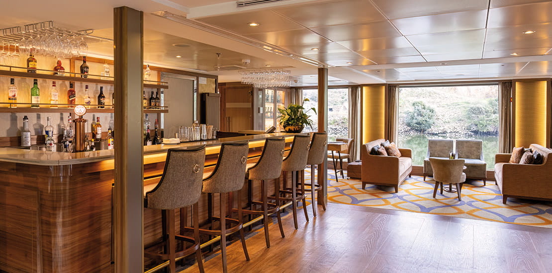 The lounge bar on Douro Serenity